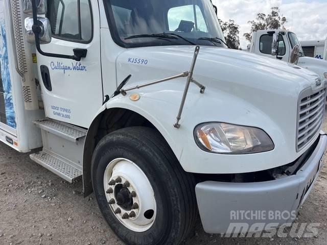 Freightliner M2 Gėrimų tiekimo sunkvežimiai