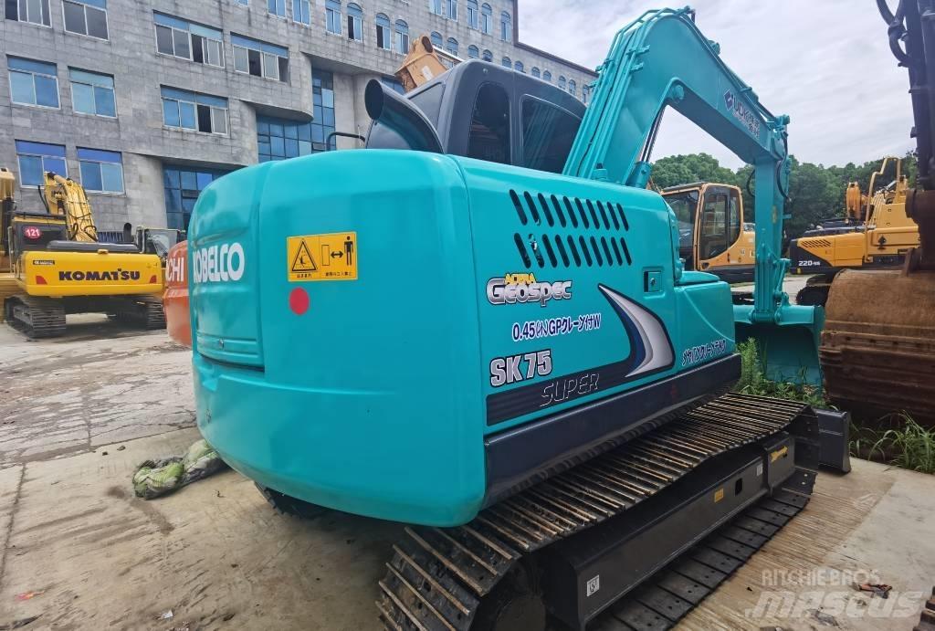 Kobelco SK 75 Vidutinės galios ekskavatoriai 7-12 t