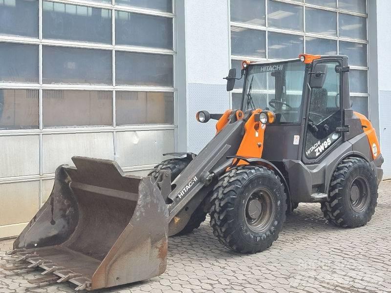 Hitachi ZW 95-6 Krautuvai su šoniniu pasukimu