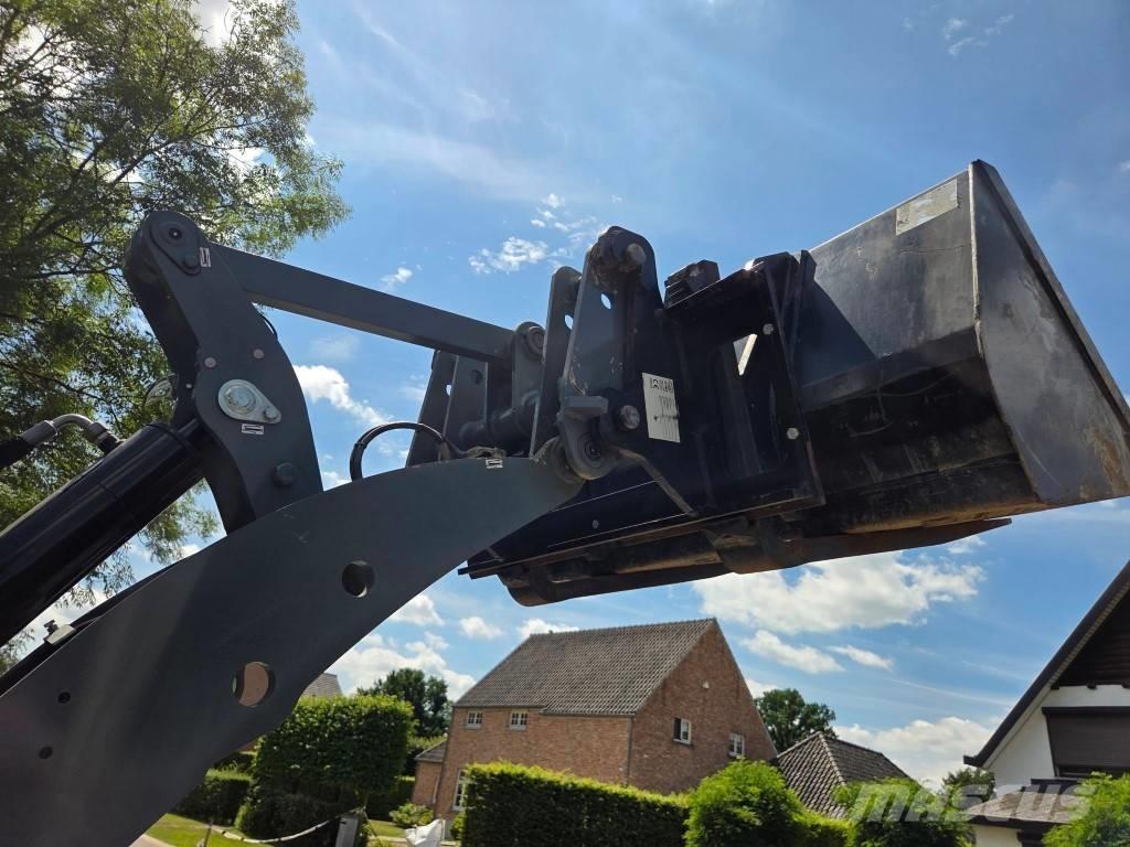 GiANT G2700HD X-TRA Daugiafunkciniai pakrovėjai