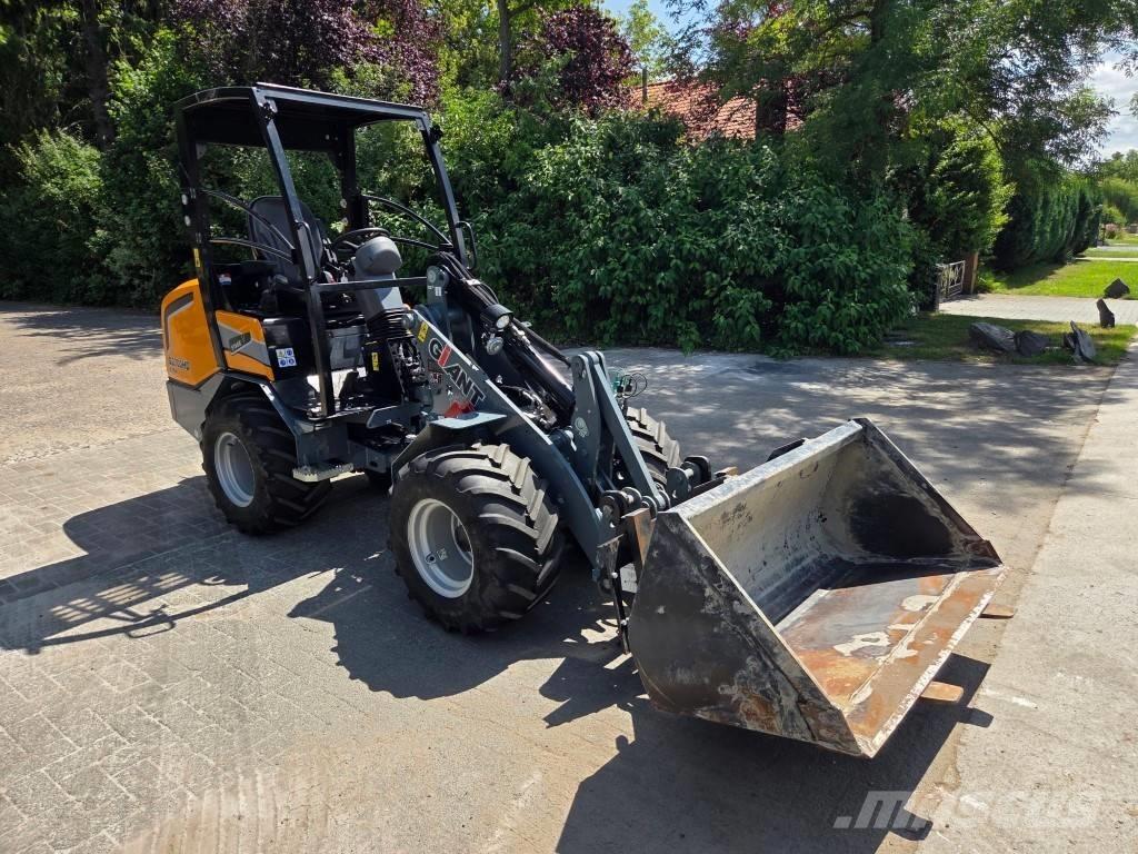 GiANT G2700HD X-TRA Daugiafunkciniai pakrovėjai