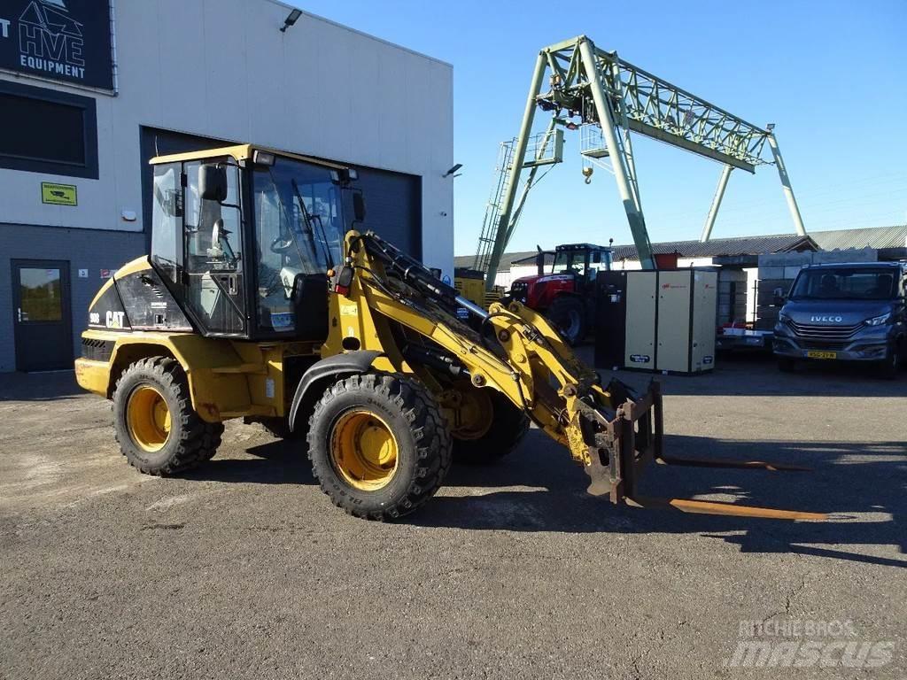 CAT 908 Naudoti ratiniai krautuvai