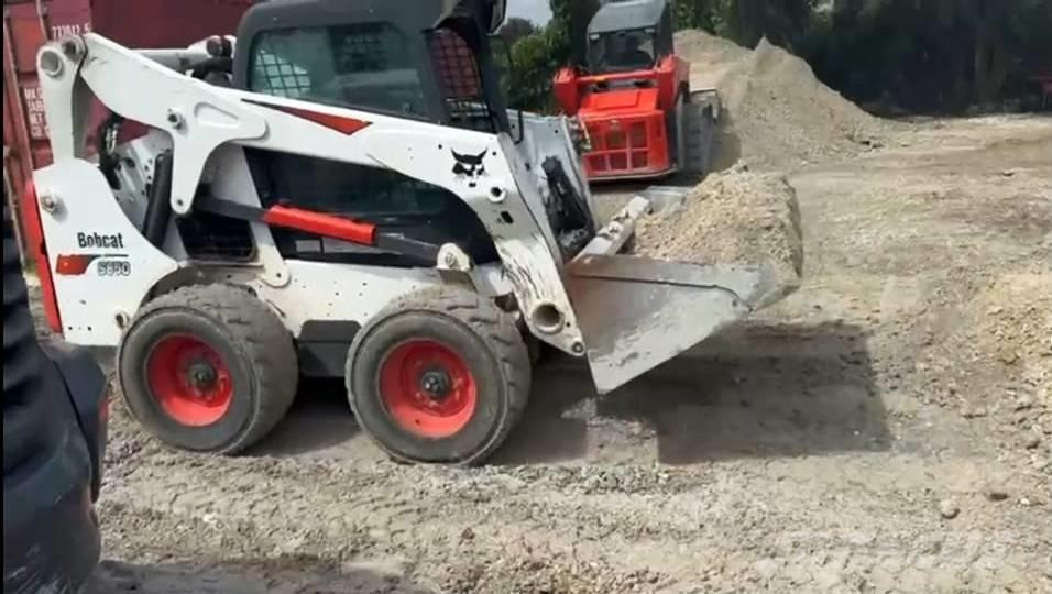 Bobcat S650 Krautuvai su šoniniu pasukimu