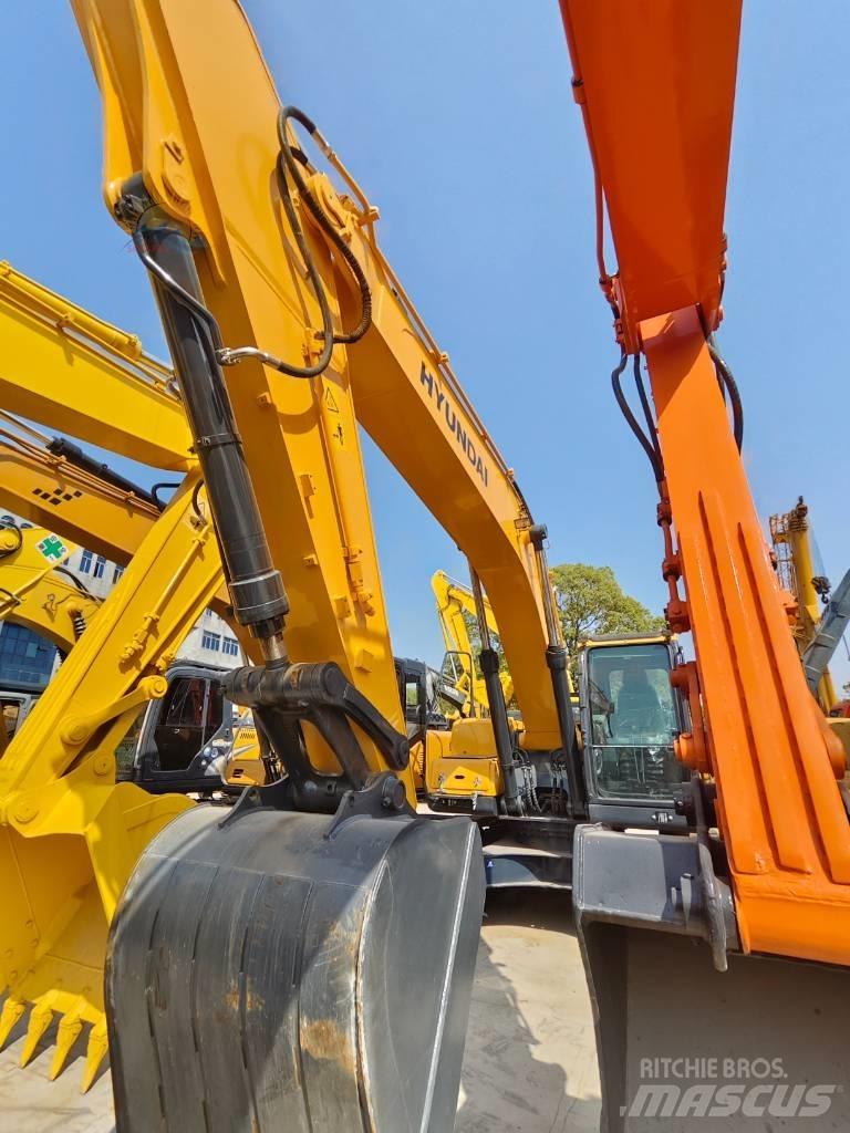 Hyundai R220LC-9S Vikšriniai ekskavatoriai