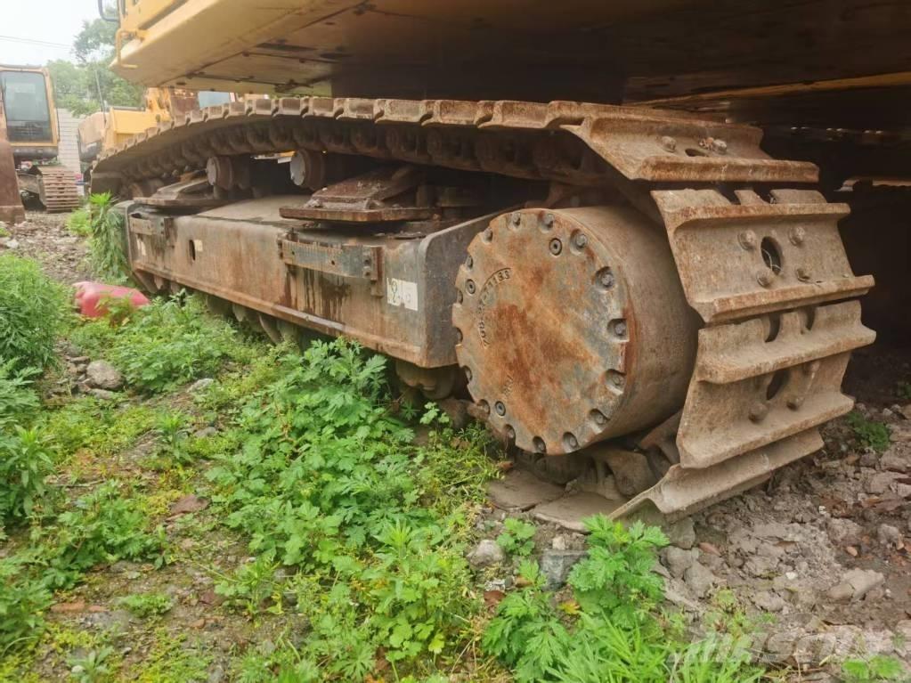 Komatsu PC 450-8 Vikšriniai ekskavatoriai