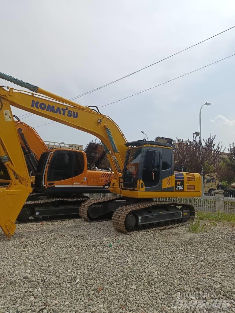 Komatsu PC 200 Vikšriniai ekskavatoriai