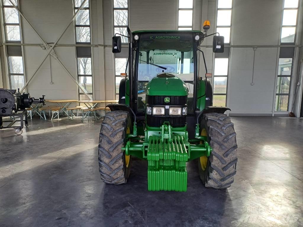 John Deere 5100 R Traktoriai