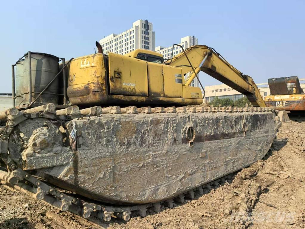 Komatsu PC 200-6 Amfibiniai ekskavatoriai