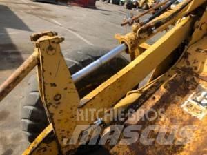 CAT 910 Naudoti ratiniai krautuvai
