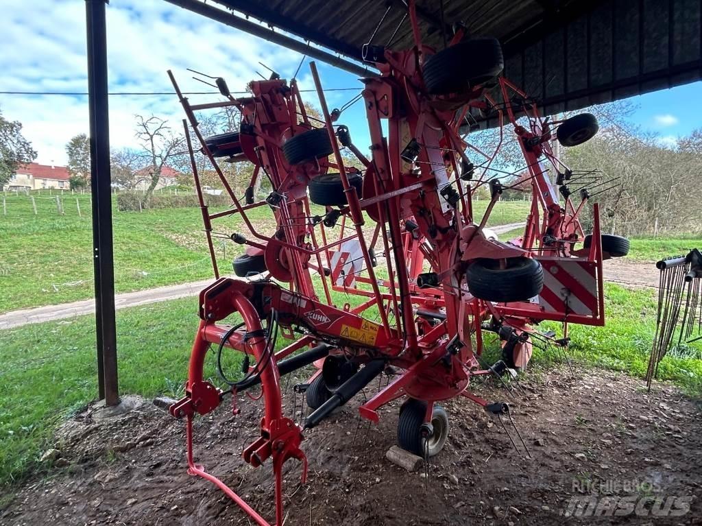 Kuhn GF8702 Šieno grėbliai ir vartytuvai