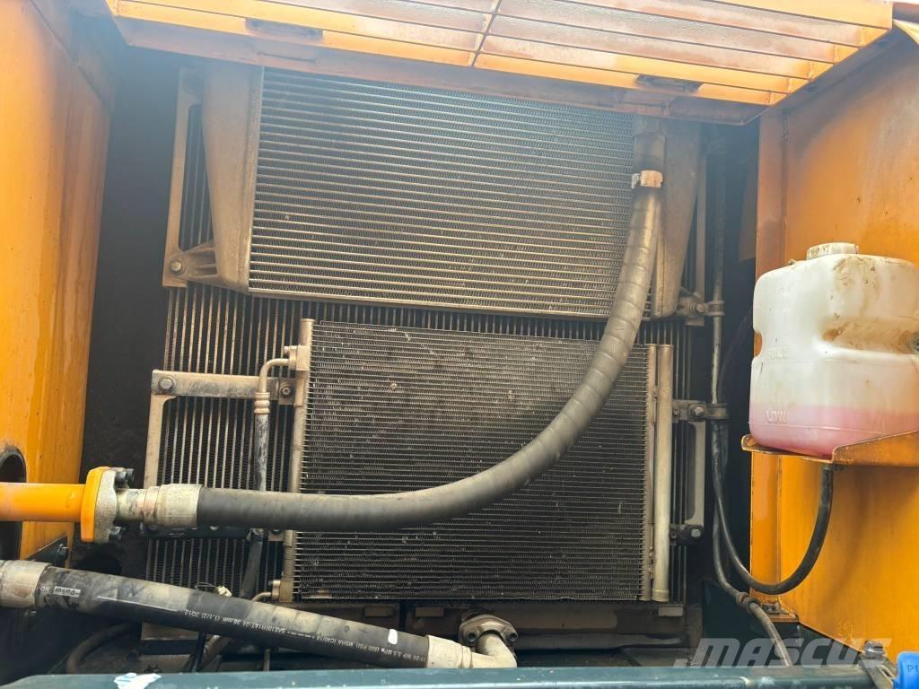 Hyundai 290LC-9 Vikšriniai ekskavatoriai