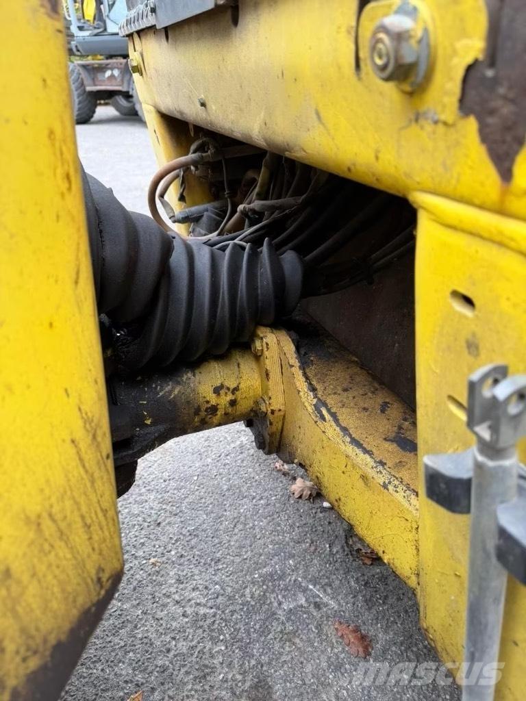 Bomag BW 135 AD Porinių būgnų volai