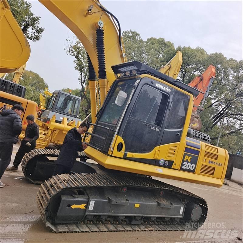 Komatsu PC200-8 Vikšriniai ekskavatoriai