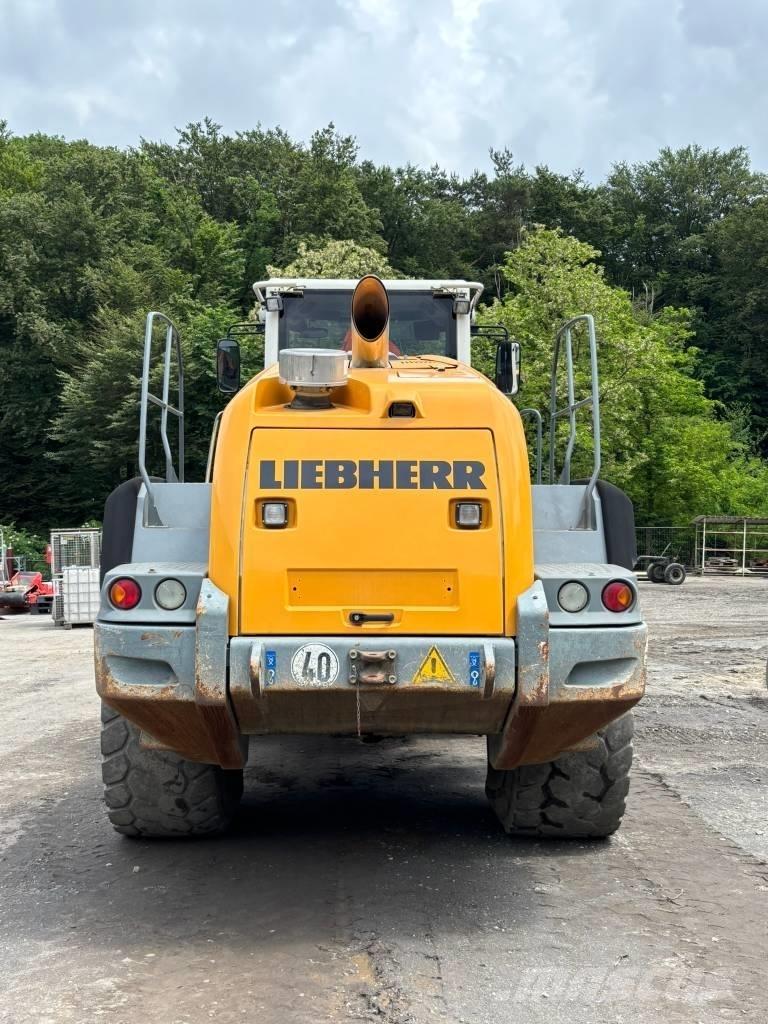 Liebherr L 576 Naudoti ratiniai krautuvai