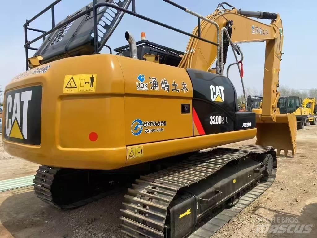 CAT 320D2L Vikšriniai ekskavatoriai