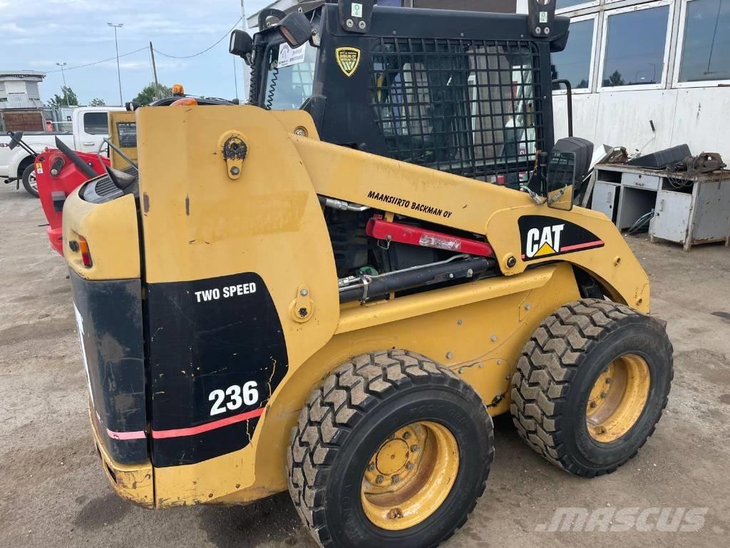 CAT 236 Krautuvai su šoniniu pasukimu