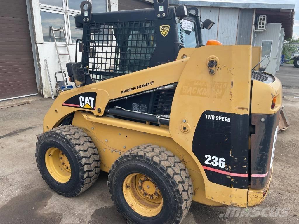 CAT 236 Krautuvai su šoniniu pasukimu