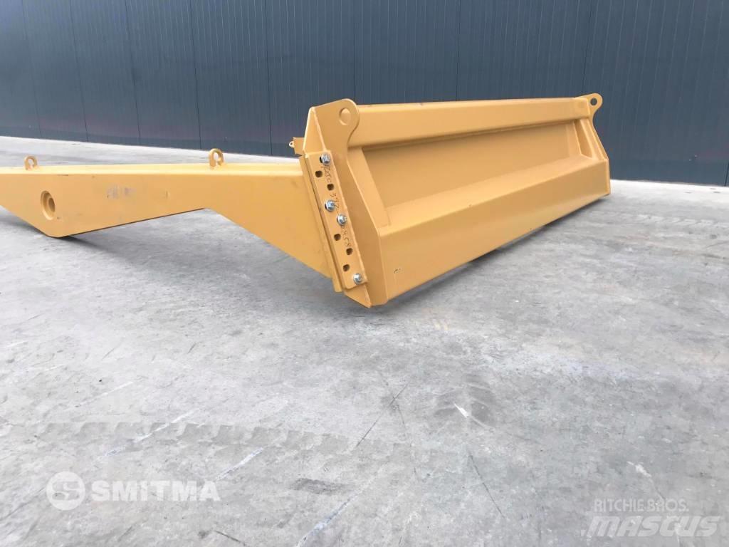 CAT 725C Galiniai žibintai
