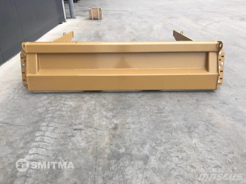 CAT 725C Galiniai žibintai
