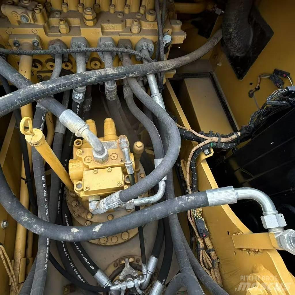 CAT 320 GC Vikšriniai ekskavatoriai