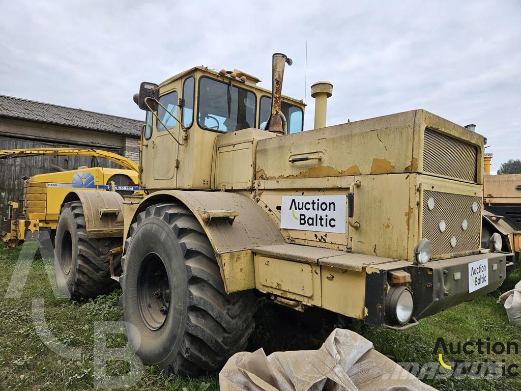  Kirovec K-701 Traktoriai