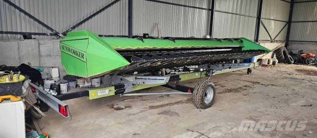 CLAAS Tucano 440 Derliaus nuėmimo kombainai