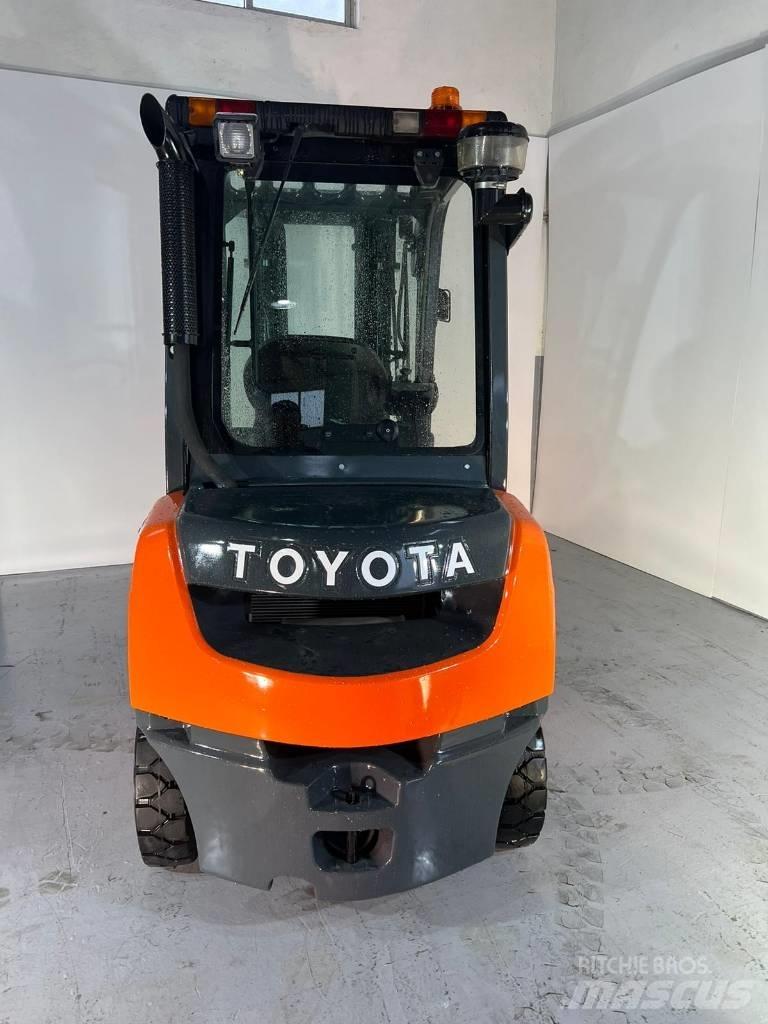 Toyota 02-8 FD F 25 Dyzeliniai krautuvai
