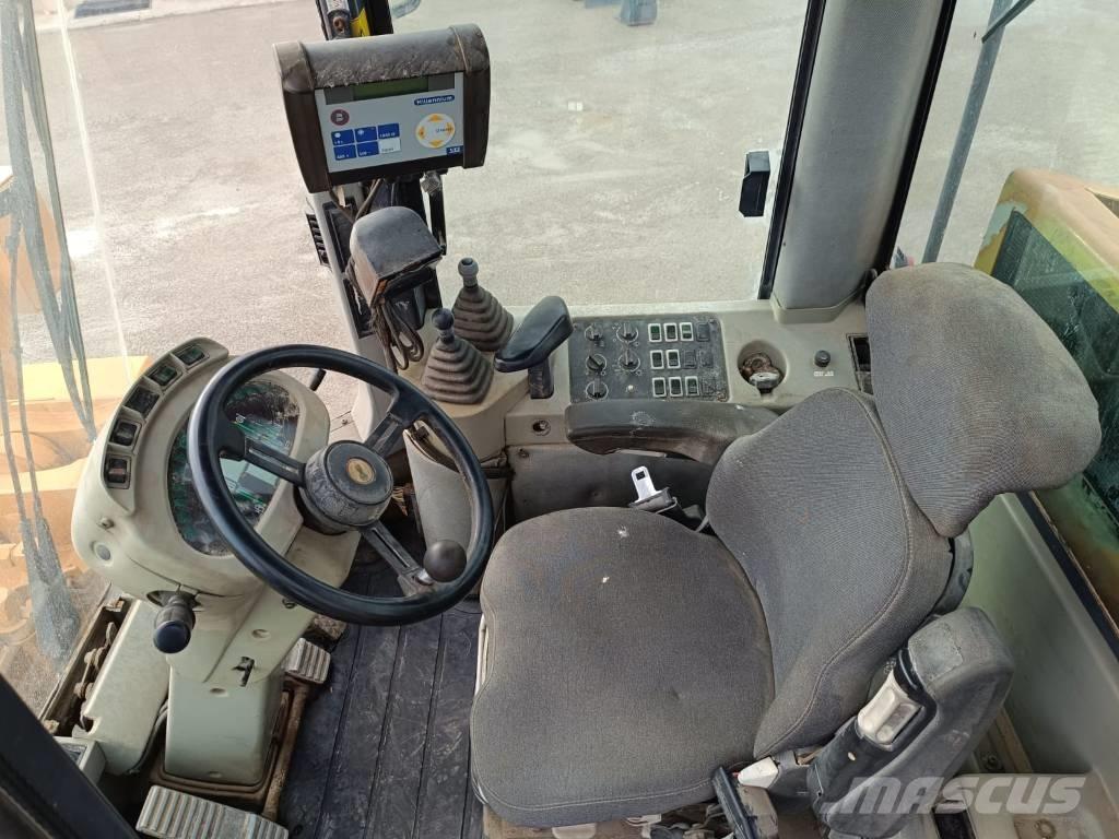 CASE 821C Naudoti ratiniai krautuvai