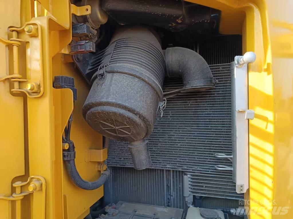 Komatsu PC138 Vidutinės galios ekskavatoriai 7-12 t