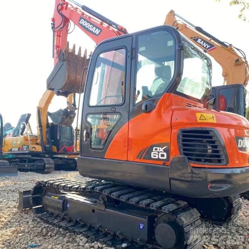 Doosan DX 60 Vikšriniai ekskavatoriai