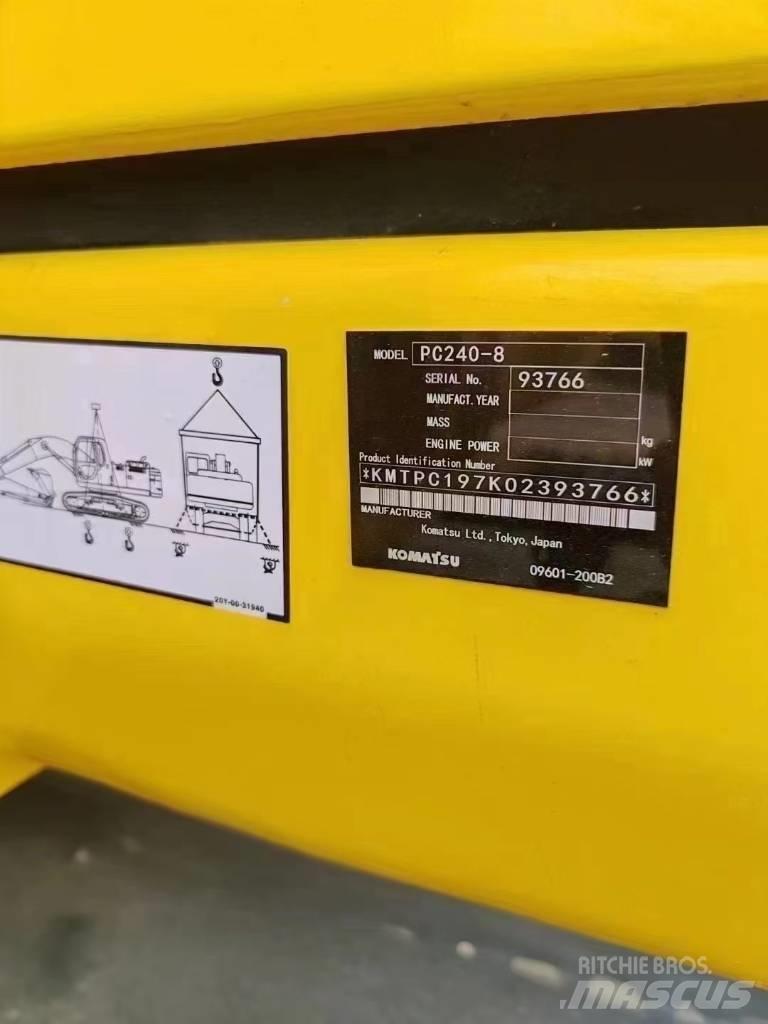 Komatsu 240LC-8 Vikšriniai ekskavatoriai