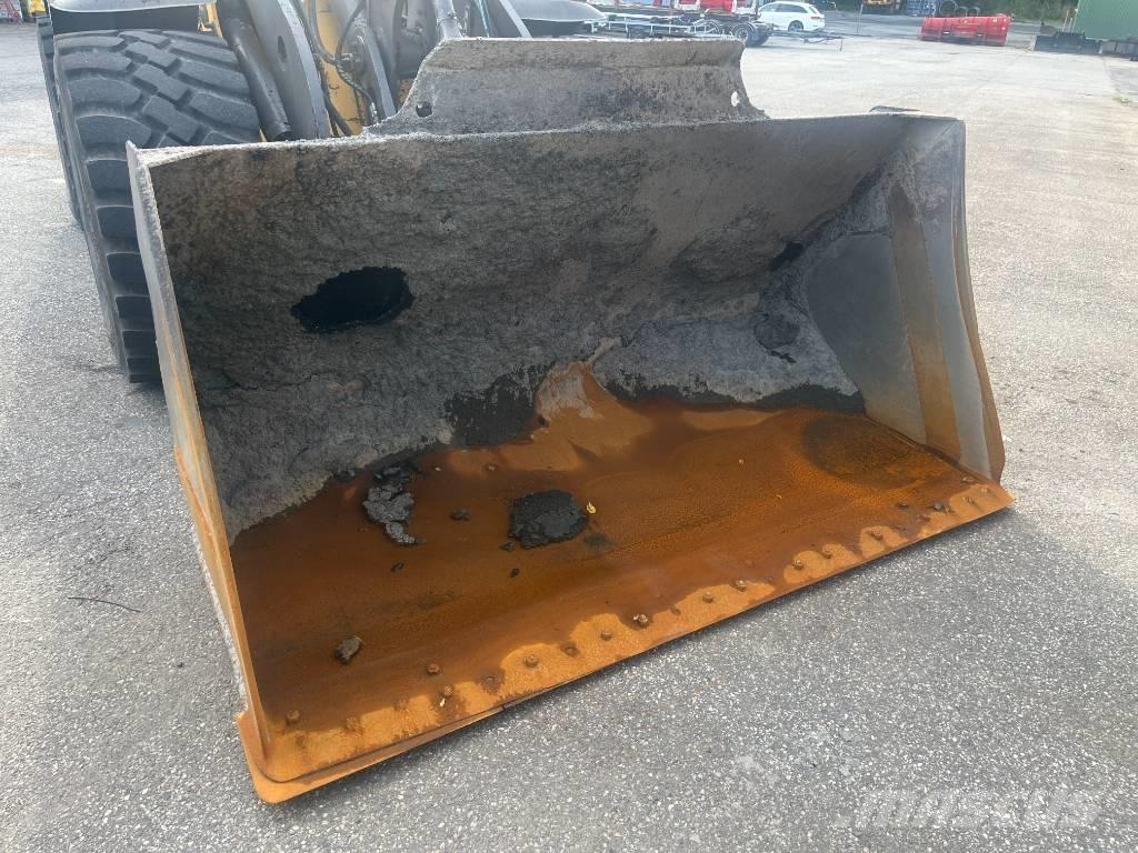 Volvo L 90 H Naudoti ratiniai krautuvai