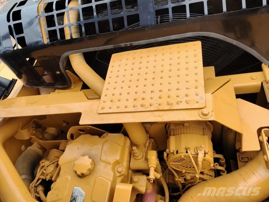 CAT 330 D Vikšriniai ekskavatoriai