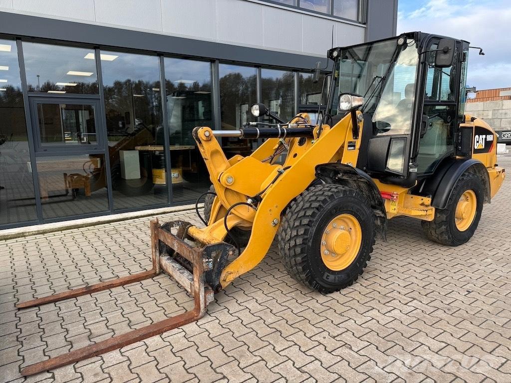 CAT 906M Naudoti ratiniai krautuvai