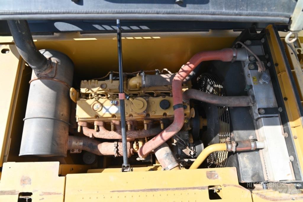 CAT 323D3 Ratiniai ekskavatoriai