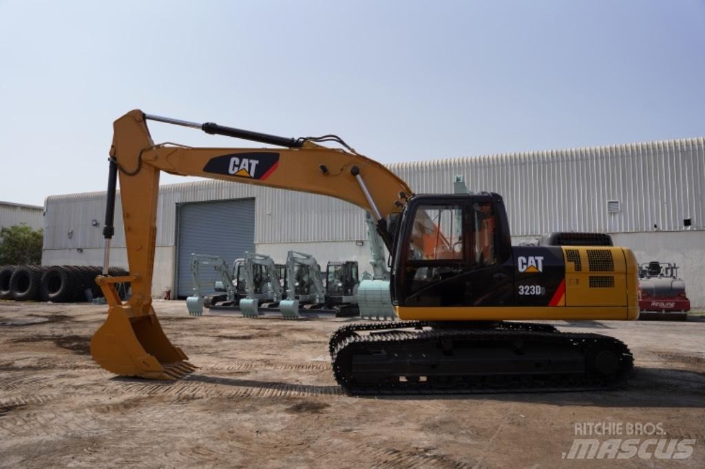 CAT 323D3 Ratiniai ekskavatoriai