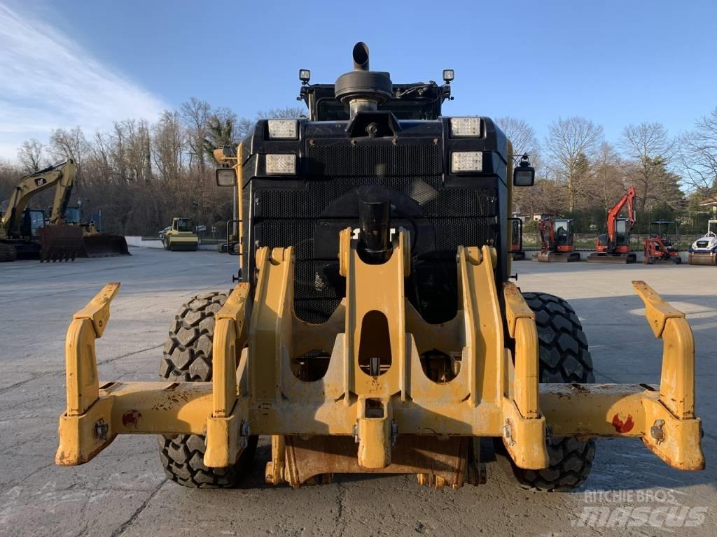 CAT 140 M 3 Greideriai