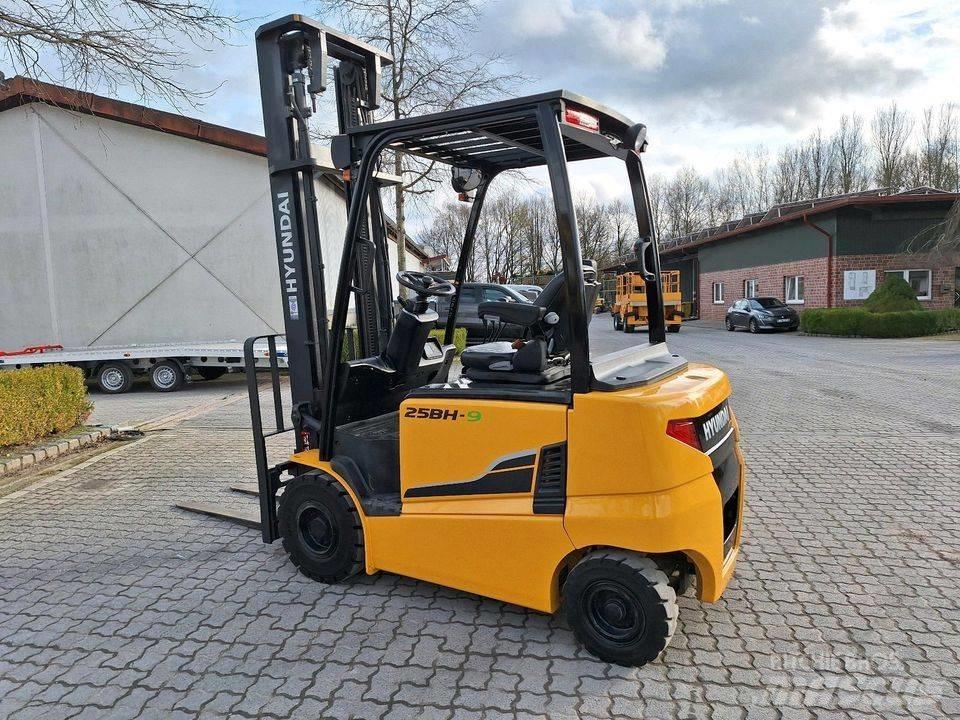 Hyundai 25 BH-9 Statyba - Kita