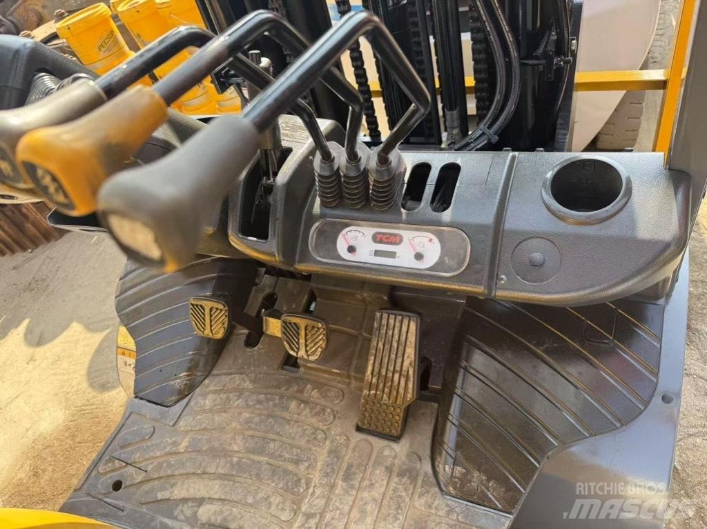 TCM FD 25 Dyzeliniai krautuvai