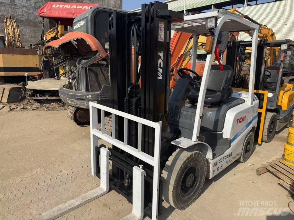 TCM FD 25 Dyzeliniai krautuvai