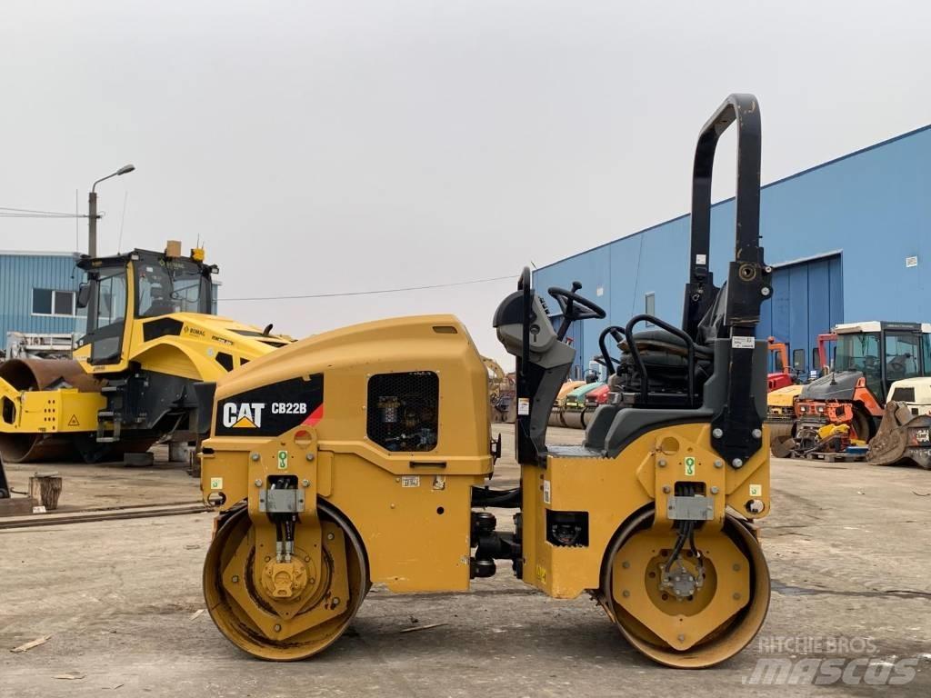 CAT CB 22B Porinių būgnų volai