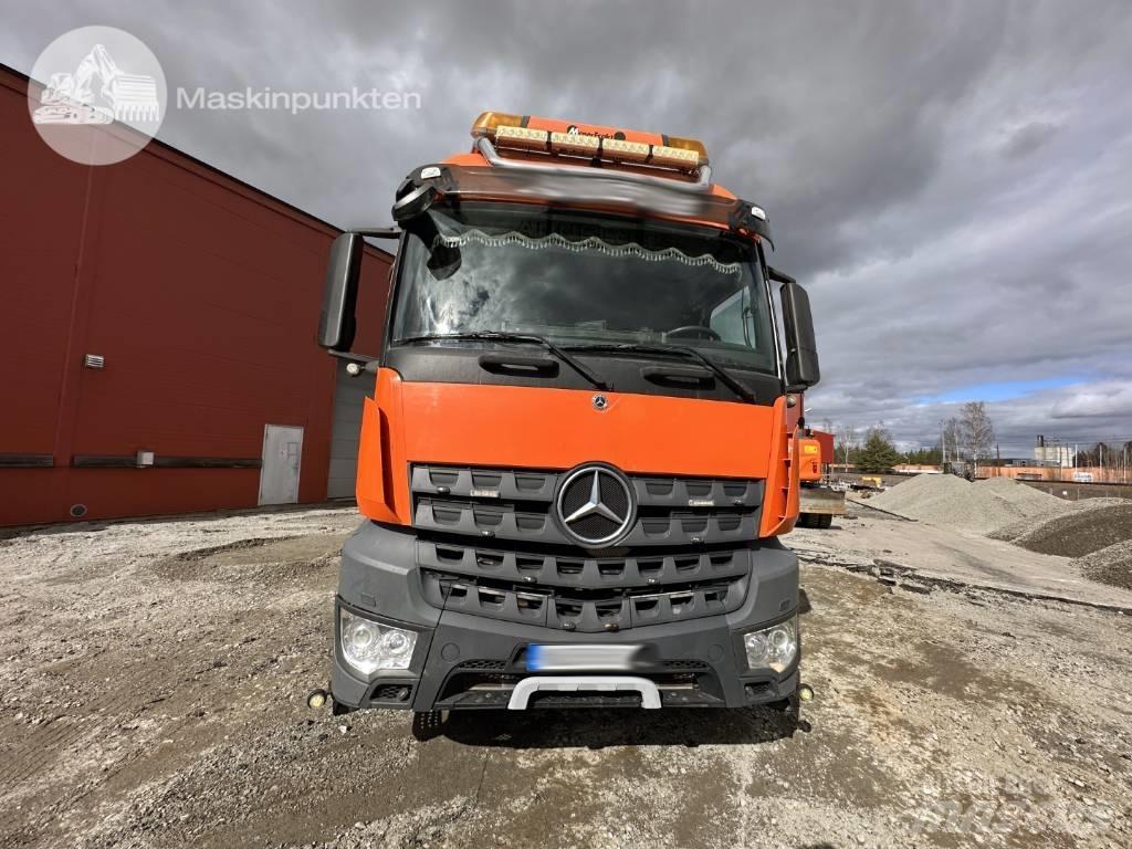 Mercedes-Benz Arocs Savivarčių priekabų vilkikai