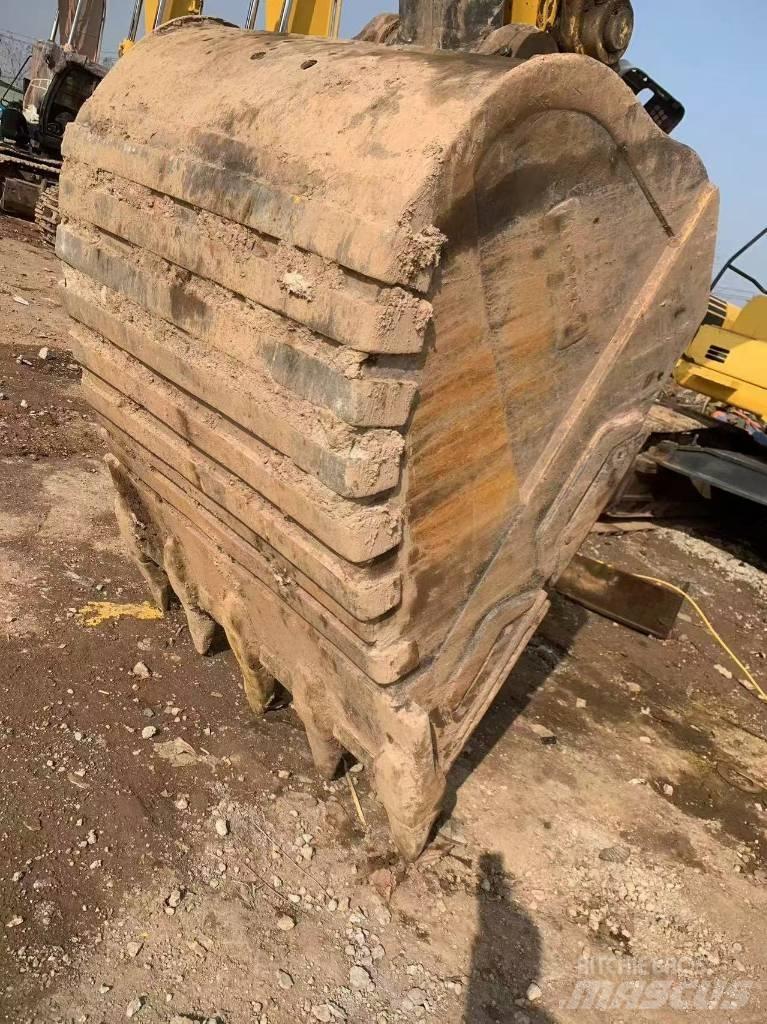 Komatsu PC 450-8 Vikšriniai ekskavatoriai