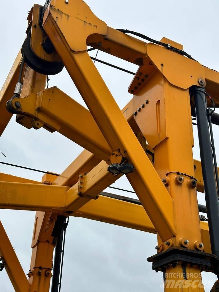 Combilift SC 3 T Naudoti konteinerių krautuvai