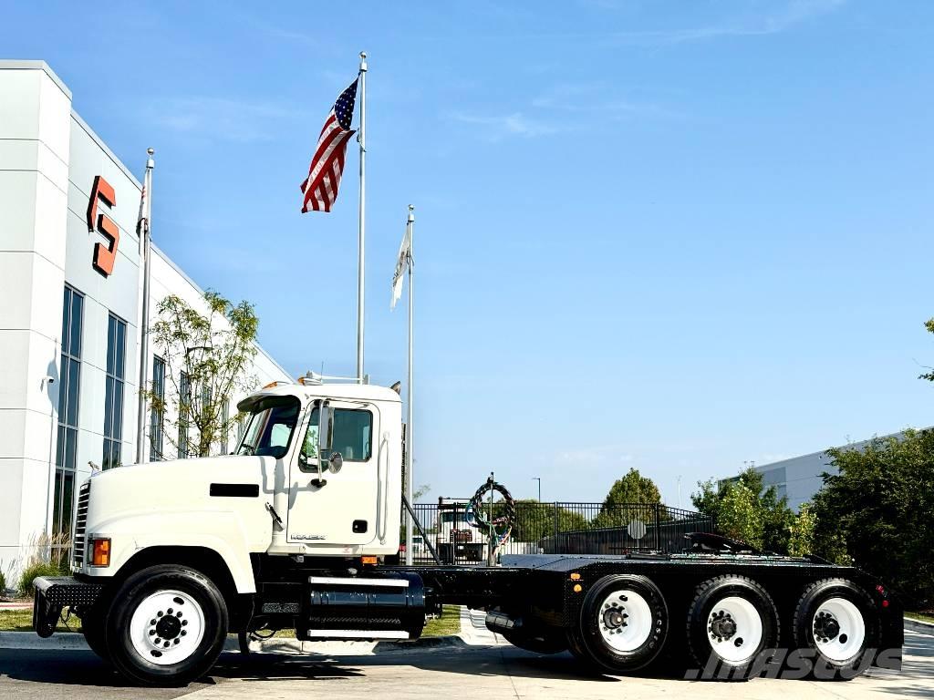 Mack CHU 613 Naudoti vilkikai