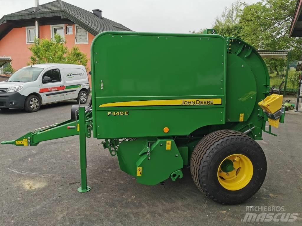 John Deere F440E Ritinių presai