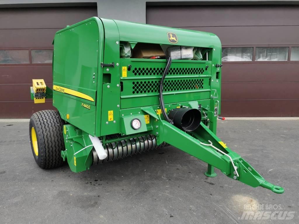 John Deere F440E Ritinių presai