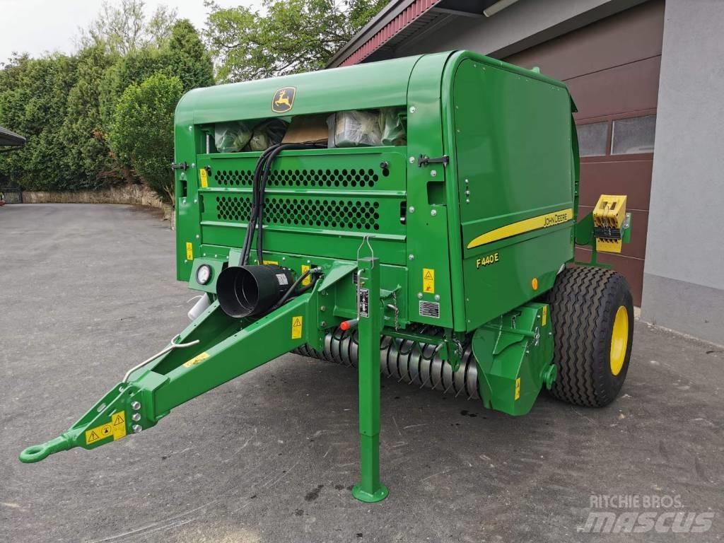 John Deere F440E Ritinių presai