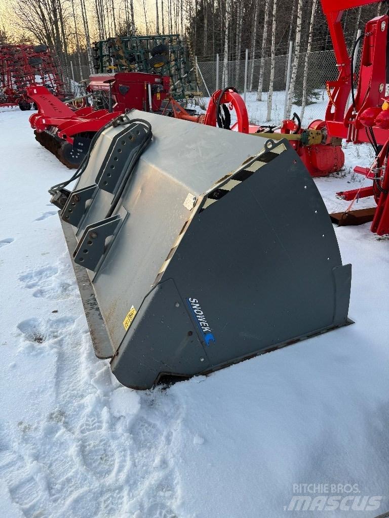 Snowek S2500 Smėlio ir druskos barstytuvai