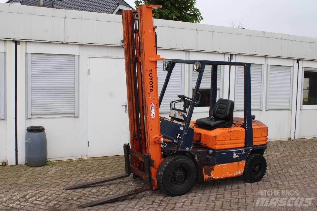 Toyota 5 FD 25 Dyzeliniai krautuvai